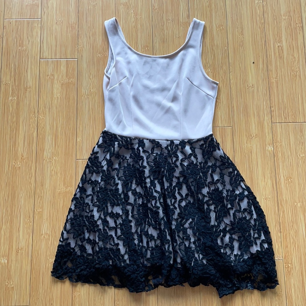 Cocktail/date night lace dress